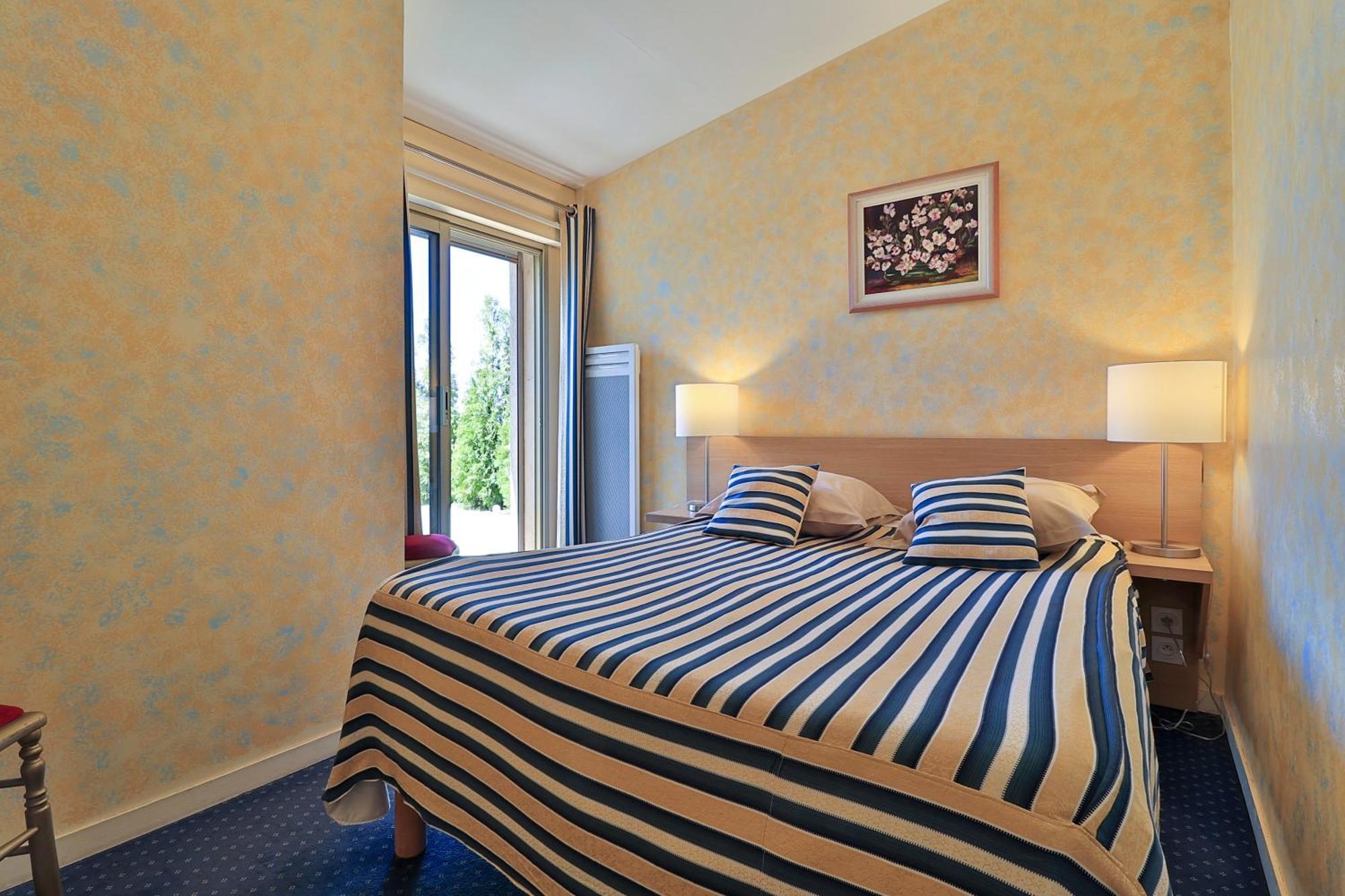 Hotel Logis Le Relais Imperial Saint-Vallier-de-Thiey Exterior foto