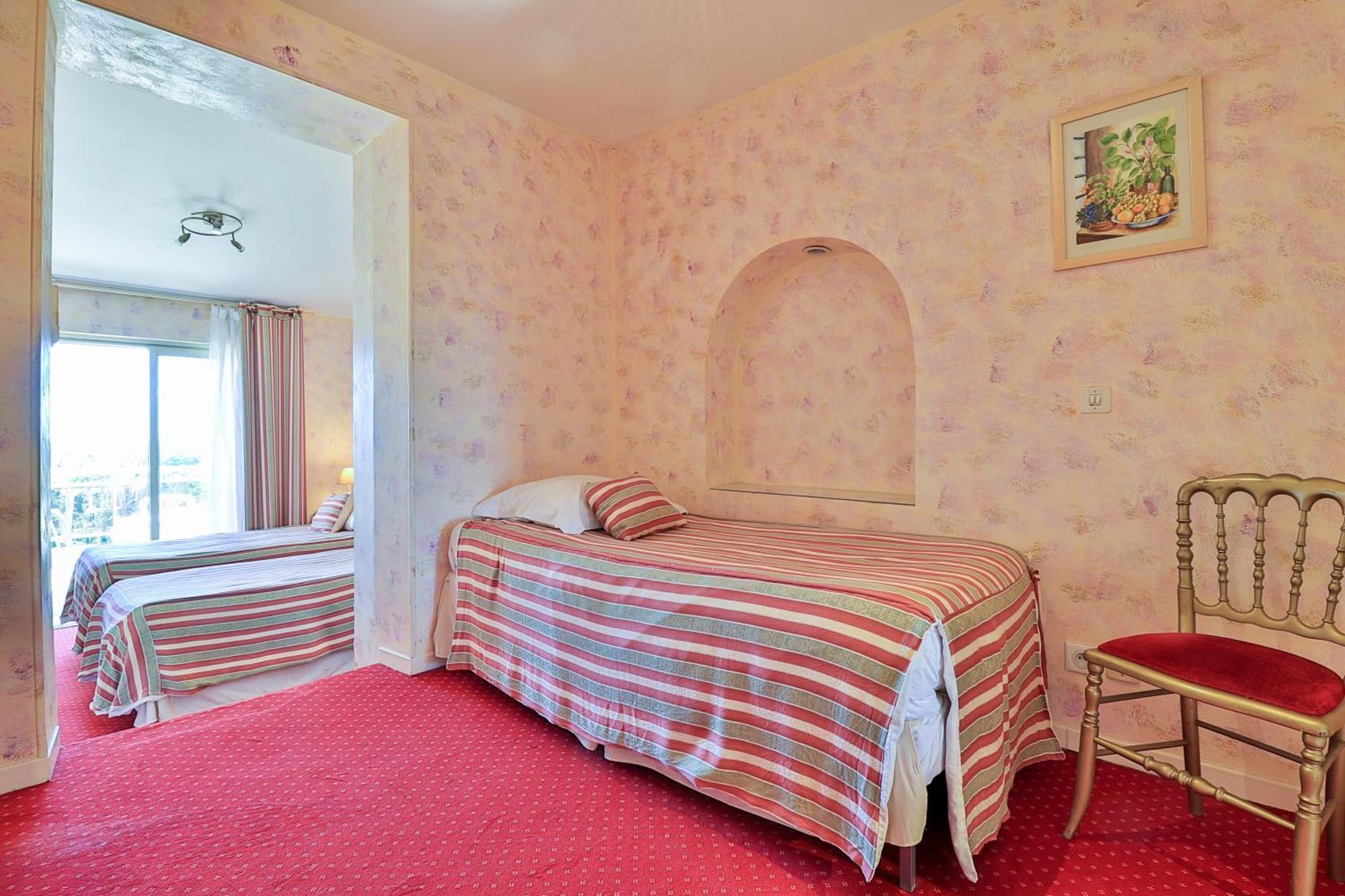 Hotel Logis Le Relais Imperial Saint-Vallier-de-Thiey Exterior foto