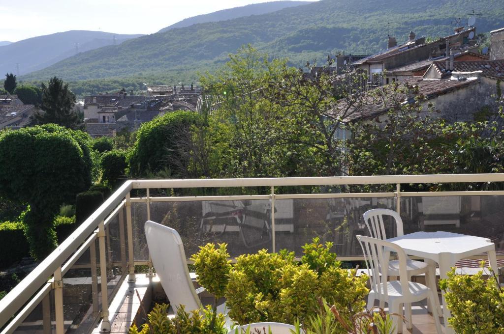 Hotel Logis Le Relais Imperial Saint-Vallier-de-Thiey Exterior foto